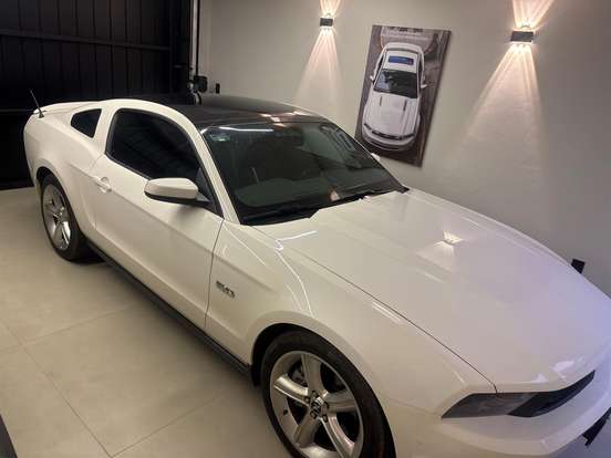 FORD-MUSTANG-2011