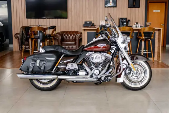 HARLEY-DAVIDSON ROAD KING CLASSIC 