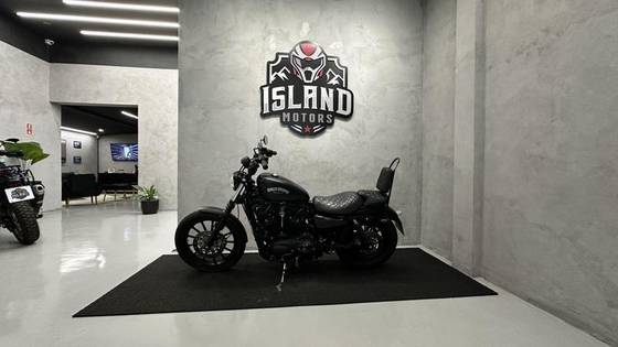 HARLEY-DAVIDSON SPORTSTER IRON 883 