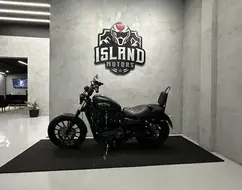 HARLEY-DAVIDSON SPORTSTER IRON 883 HARLEY-DAVIDSON SPORTSTER IRON 883