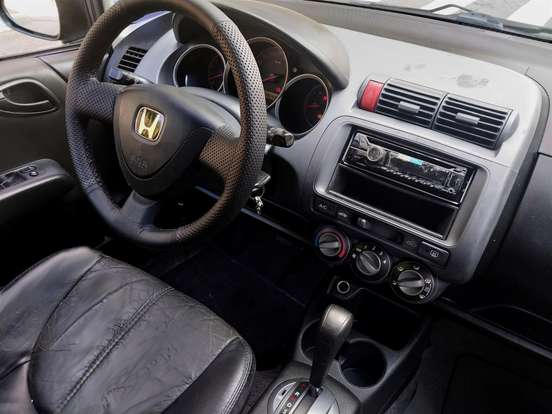 HONDA-FIT-2005
