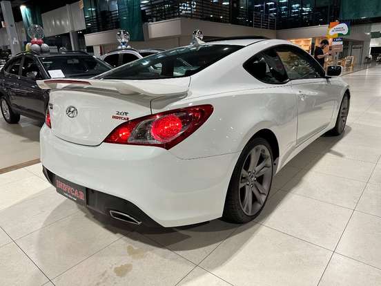 HYUNDAI-GENESIS-2010