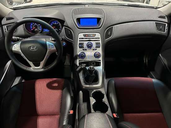 HYUNDAI-GENESIS-2010