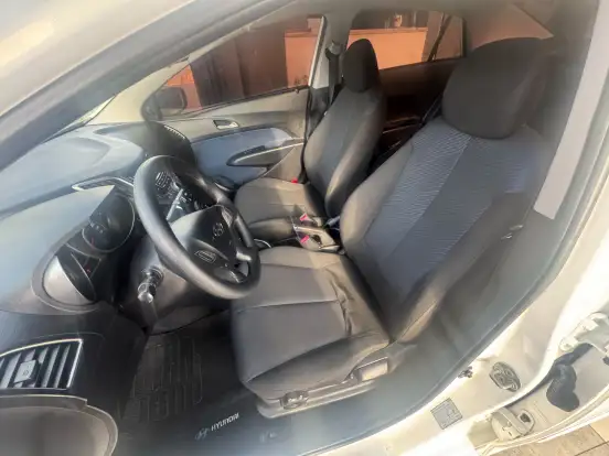 HYUNDAI-HB20S-2013