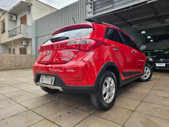 HYUNDAI-HB20X-2015