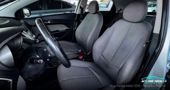 HYUNDAI-HB20X-2013