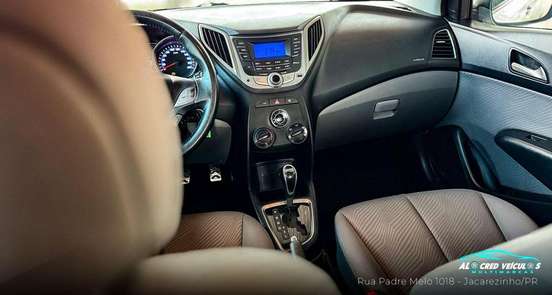 HYUNDAI-HB20X-2013
