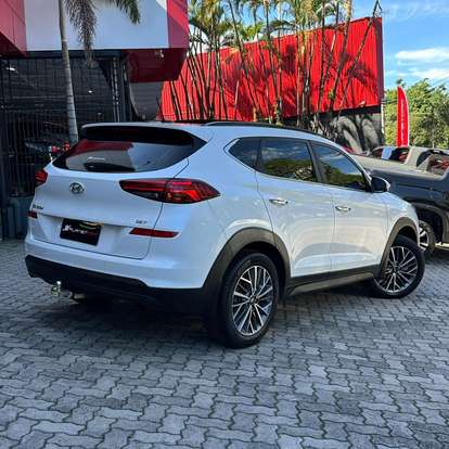 HYUNDAI-TUCSON-2024