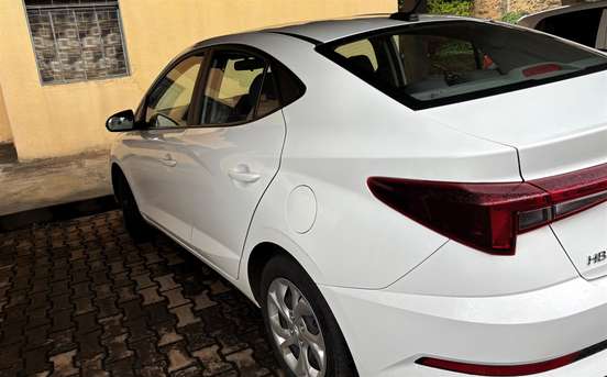 HYUNDAI-HB20S-2024