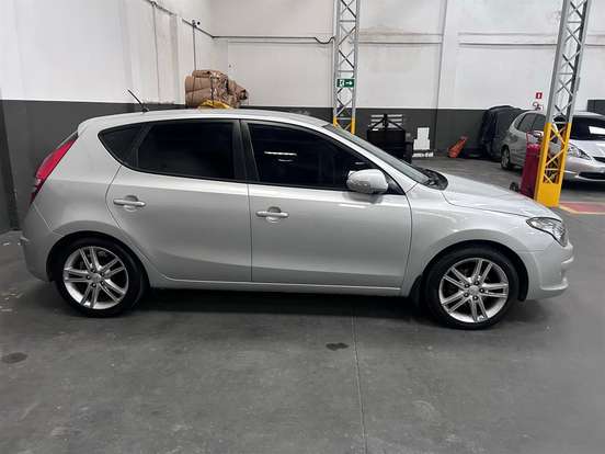 HYUNDAI-I30-2.0 MPFI GLS 16V GASOLINA 4P MANUAL HYUNDAI-I30-2010