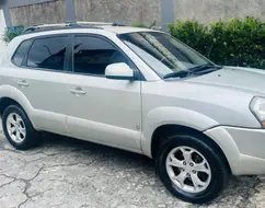 HYUNDAI TUCSON 2.0 MPFI GLS 16V 143CV 2WD GASOLINA 4P AUTOMÁTICO HYUNDAI TUCSON 2.0 MPFI GLS 16V 143CV 2WD GASOLINA 4P AUTOMÁTICO