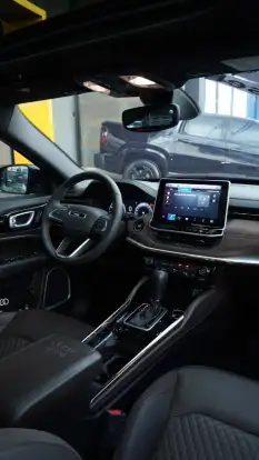 JEEP-COMMANDER-2024