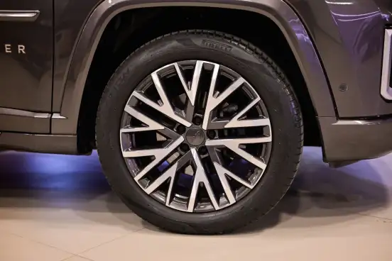JEEP-COMMANDER-2025