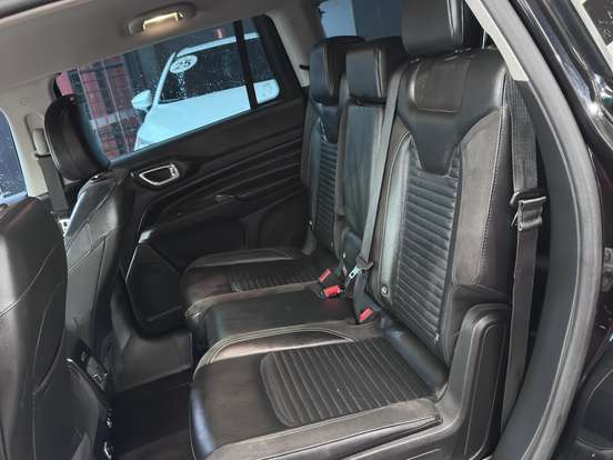 JEEP-COMMANDER-2023