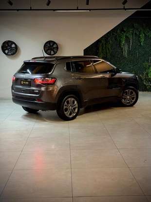 JEEP-COMMANDER-2024