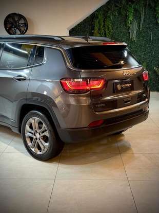 JEEP-COMMANDER-2024