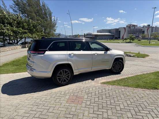 JEEP-COMMANDER-2025