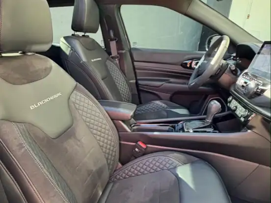 JEEP-COMPASS-2.0 HURRICANE 4 TURBO GASOLINA BLACKHAWK AT9 JEEP-COMPASS-2025