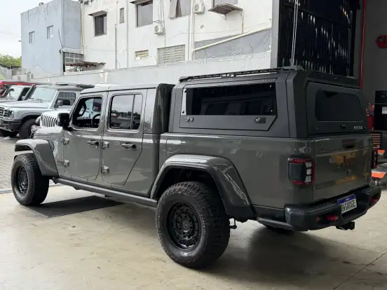 JEEP-GLADIATOR-2023