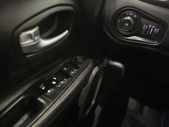 JEEP-RENEGADE-1.8 16V FLEX SPORT 4P AUTOMÁTICO JEEP-RENEGADE-2018