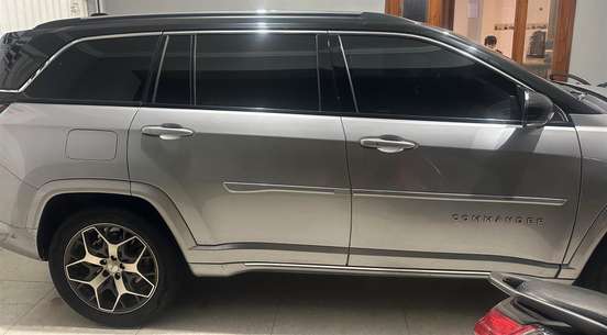 JEEP-COMMANDER-2023
