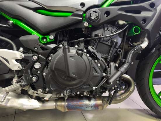 KAWASAKI-Z500 SE-2025