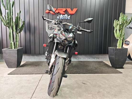 KAWASAKI-Z900-2025