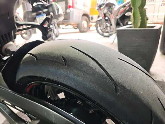 KAWASAKI-Z900-2025