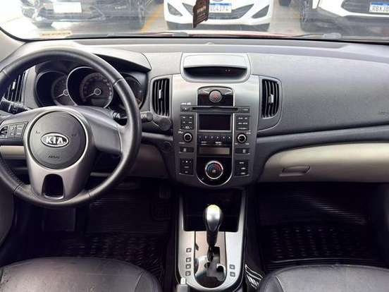 KIA-CERATO-1.6 EX SEDAN 16V GASOLINA 4P AUTOMÁTICO KIA-CERATO-2009