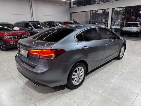 KIA-CERATO-1.6 SX 16V FLEX 4P AUTOMÁTICO KIA-CERATO-2017