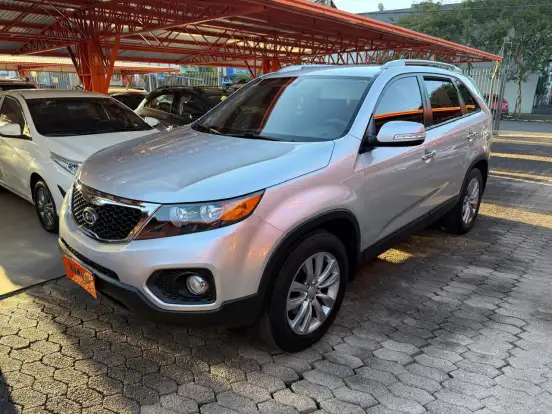 KIA-SORENTO-2011