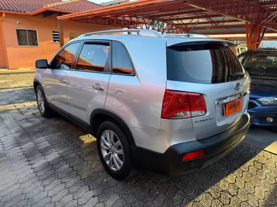 KIA-SORENTO-2011