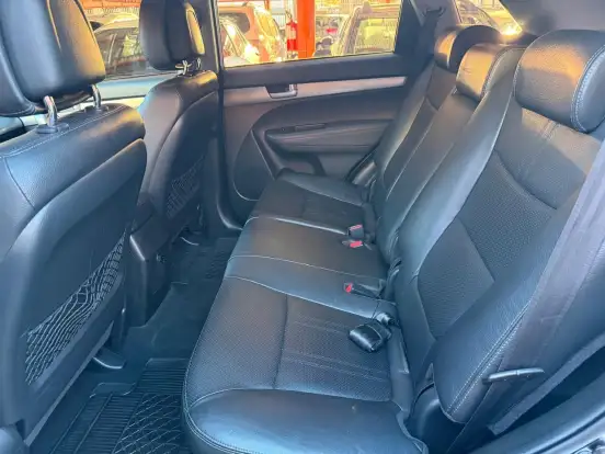 KIA-SORENTO-2011