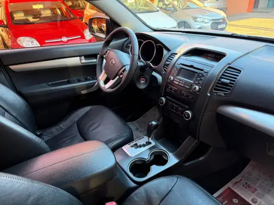 KIA-SORENTO-2011