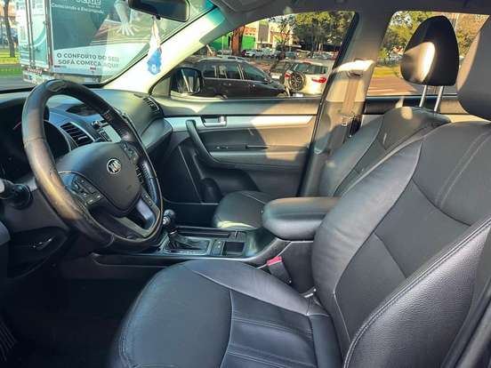 KIA-SORENTO-2.4 S.263 4X2 16V GASOLINA 4P AUTOMÁTICO KIA-SORENTO-2013
