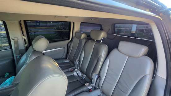 KIA-CARNIVAL-2012