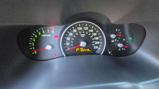 KIA-CARNIVAL-2012