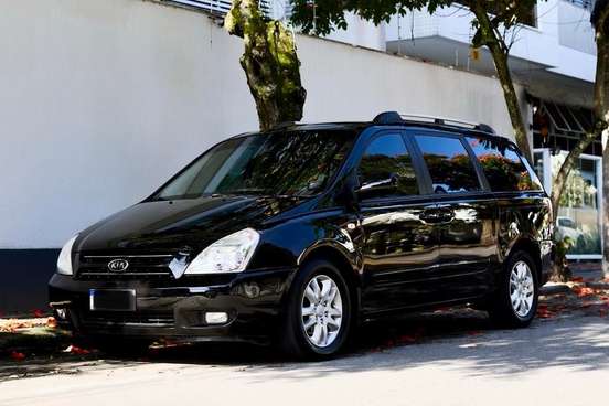 KIA-CARNIVAL-2008