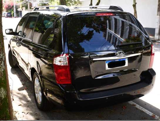 KIA-CARNIVAL-2008