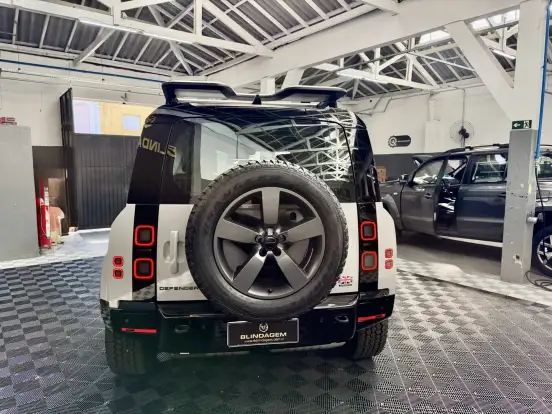 LAND ROVER-DEFENDER-2026