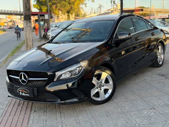 Mercedes-Benz CLA 180 1.6 CGI Gasolina 7G-DCT