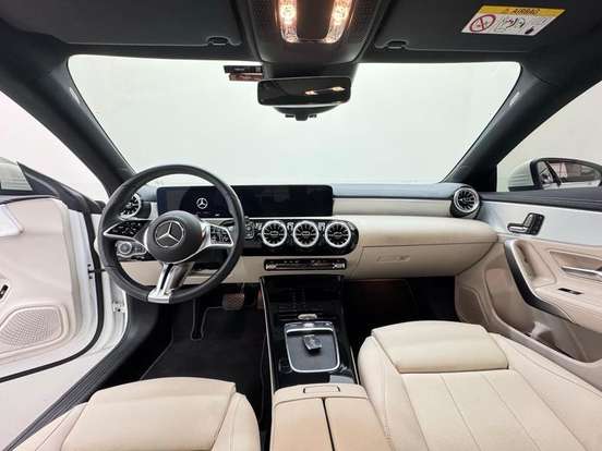 MERCEDES-BENZ-CLA 200-2024
