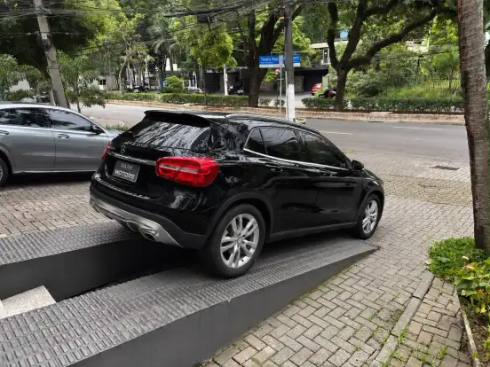 MERCEDES-BENZ-GLA 200-2016