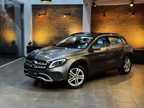 MERCEDES-BENZ-GLA 200-2019