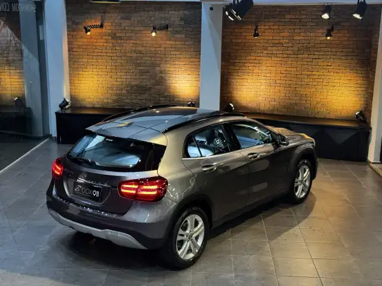 MERCEDES-BENZ-GLA 200-2019