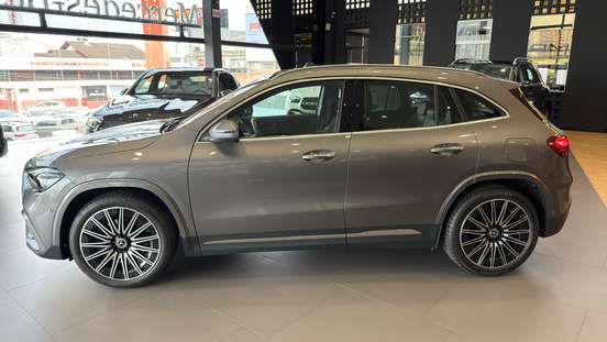 MERCEDES-BENZ-GLA 200-2025