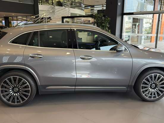 MERCEDES-BENZ-GLA 200-1.3 MHEV AMG LINE 7G-DCT MERCEDES-BENZ-GLA 200-2025