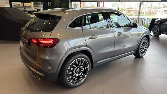 MERCEDES-BENZ-GLA 200-2025