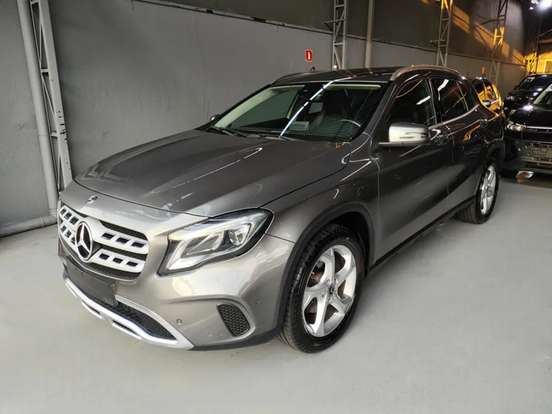 MERCEDES-BENZ-GLA 200-2017
