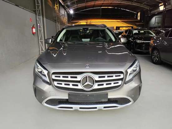 MERCEDES-BENZ-GLA 200-2017